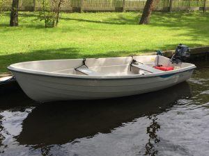 tijdens het verblijf kan kostenloos gebruik worden gemaakt van een roeiboot met buitenboord motor